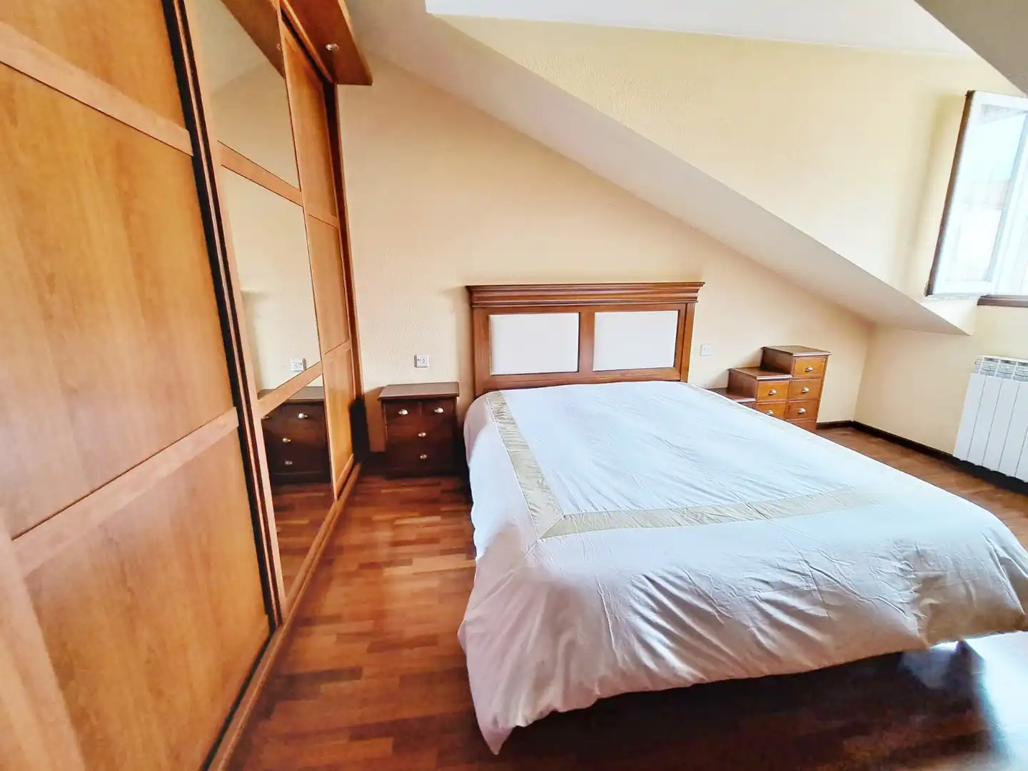 Habitación de Apartamento en venta en Vitoria - Gasteiz con Calefacción, Trastero y Amueblado