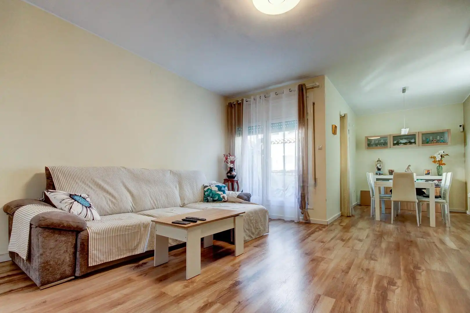 Sala de estar de Ático en venta en Cerdanyola del Vallès con Aire acondicionado, Calefacción y Jardín privado