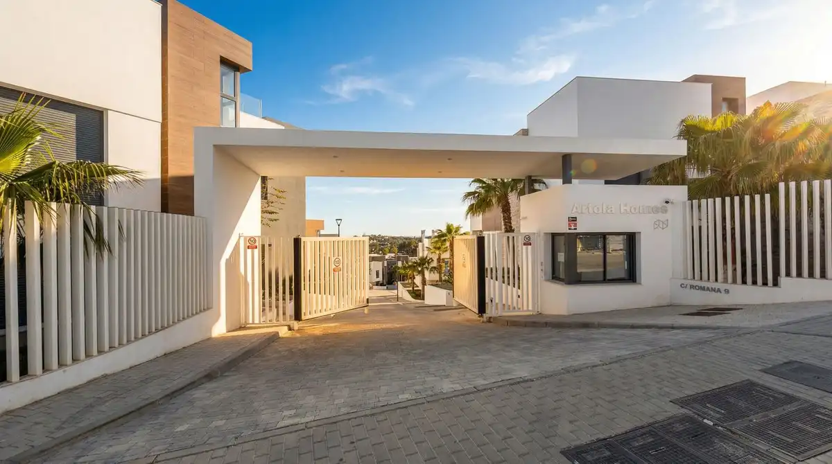 Vista exterior de Dúplex en venta en Marbella con Aire acondicionado, Terraza y Trastero
