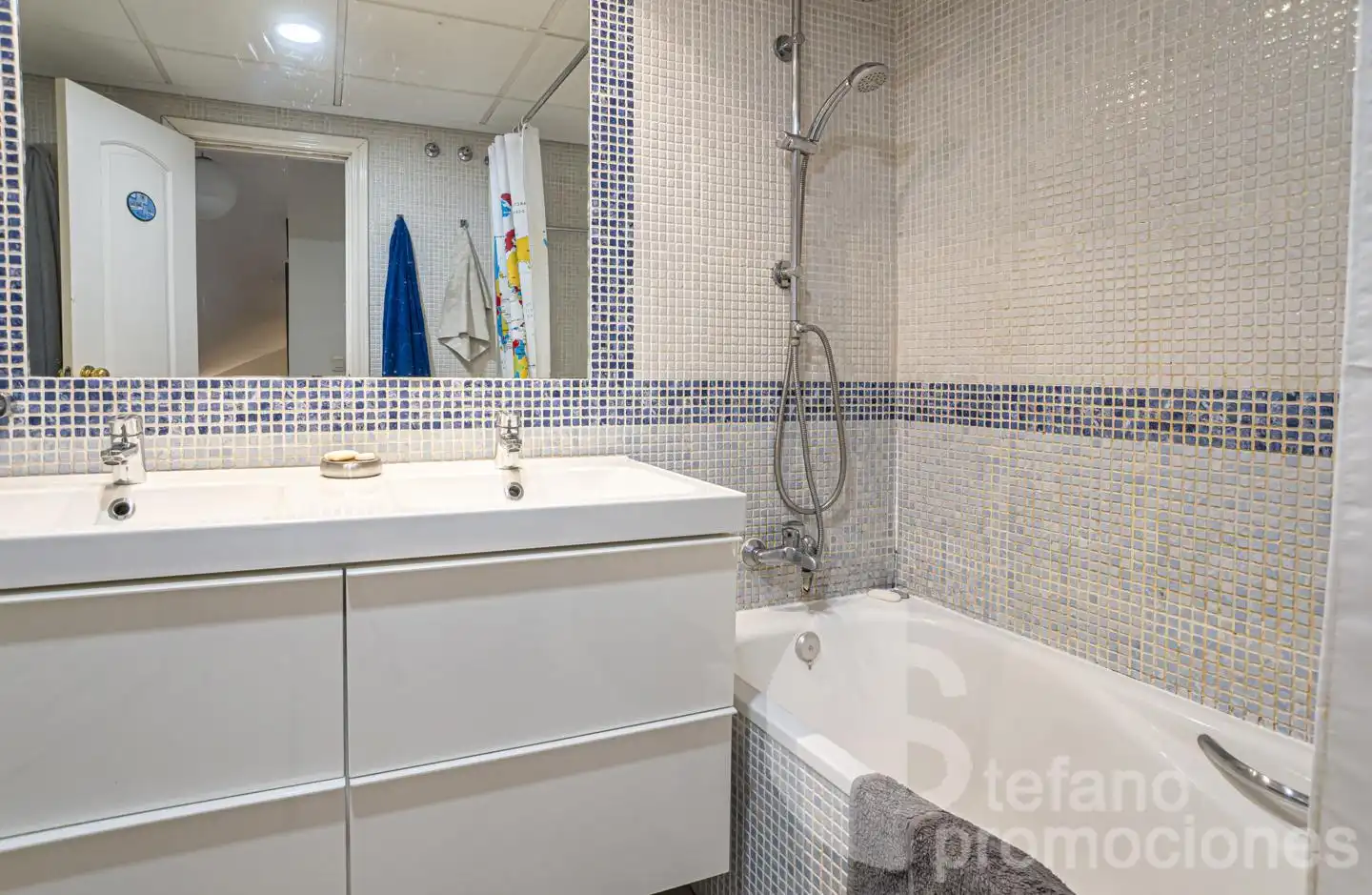 Bathroom of Detached homes for sale in Málaga  with Air Conditioner, Parquet flooring and Terrace