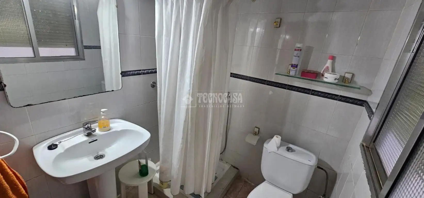 Baño de Piso en venta en Sevilla con Aire acondicionado y Balcón