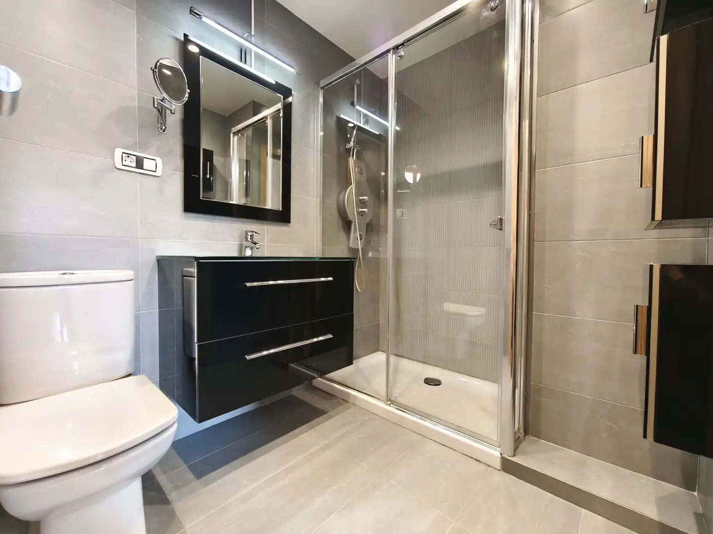 Baño de Piso en venta en  Logroño con Aire acondicionado, Calefacción y Jardín privado