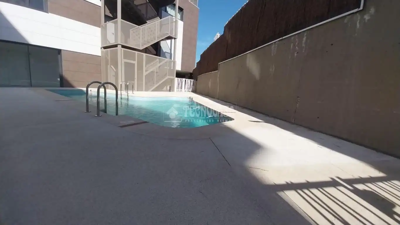 Schwimmbecken von Maisonette zur Miete in San Sebastián de los Reyes mit Klimaanlage und Balkon