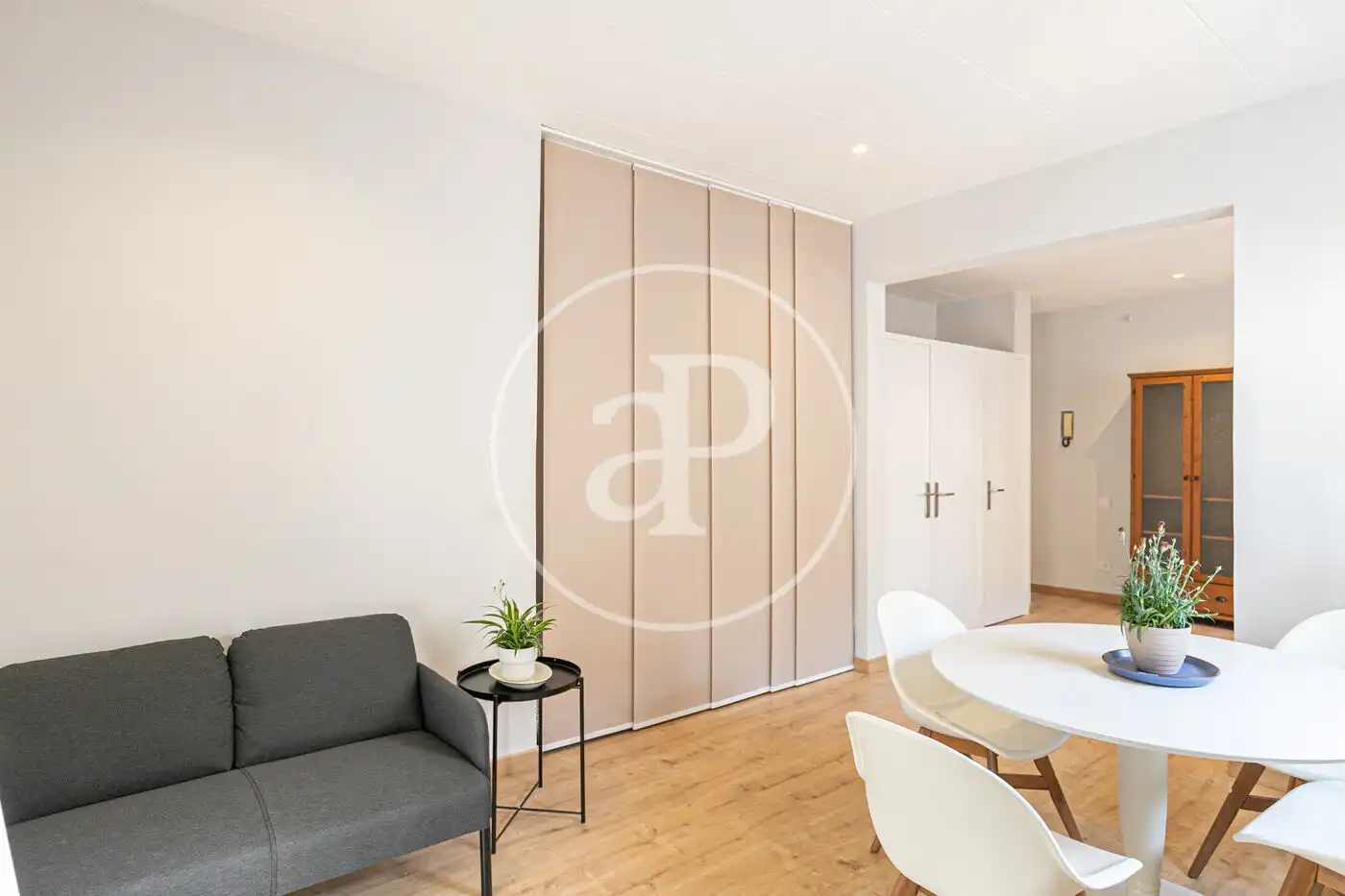 Sala de estar de Piso en venta en Barcelona con Calefacción y Amueblado