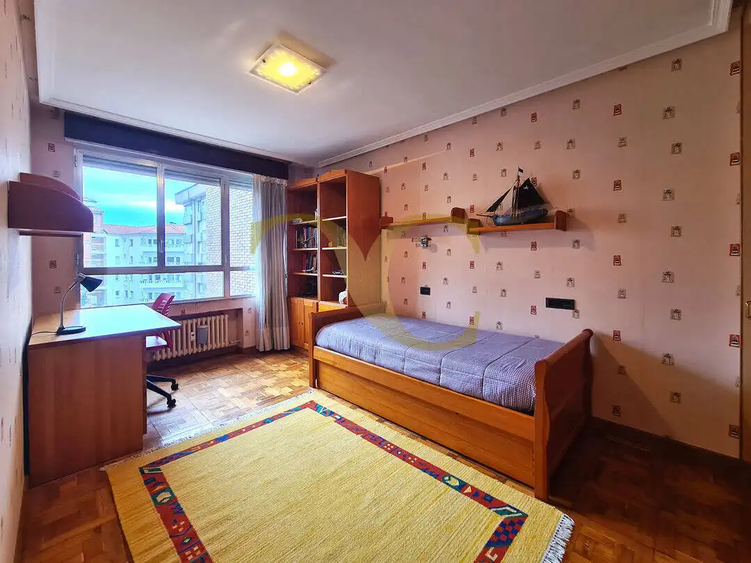 Bedroom of Flat for sale in Oviedo   with Heating