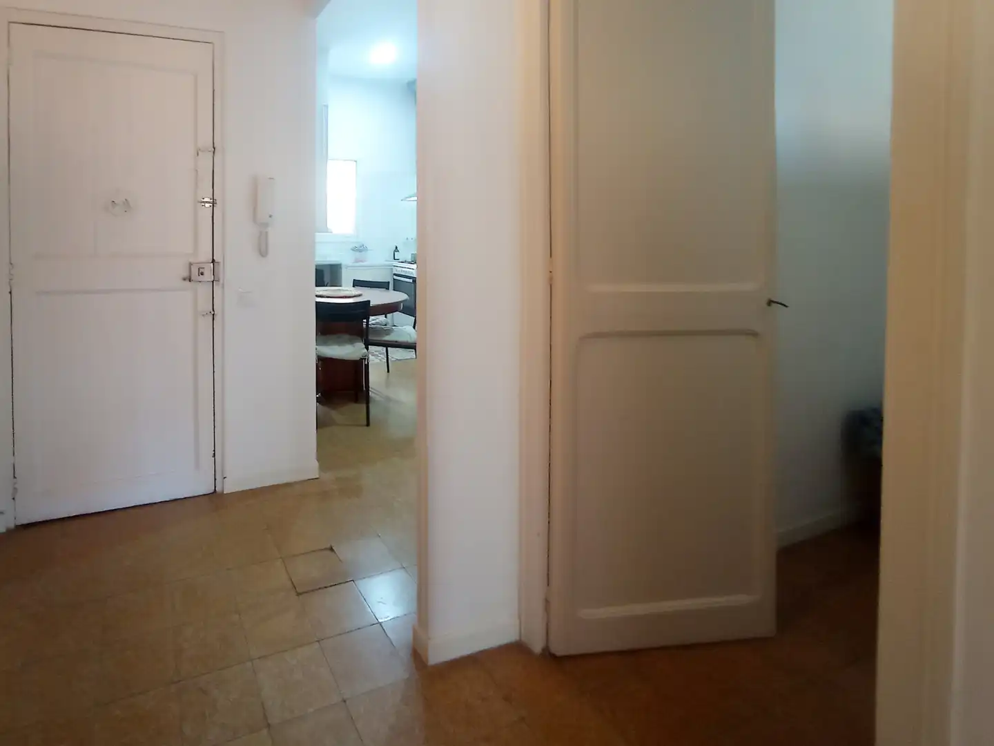 Flat for sale in Barcelona  with Air Conditioner, Balcony and Alarm