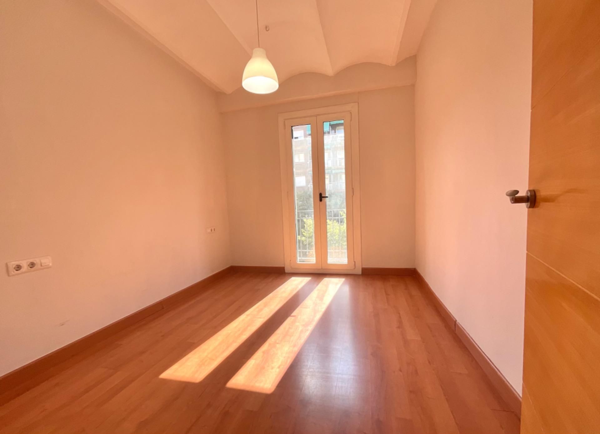 Bedroom of Flat for sale in  Barcelona Capital  with Parquet flooring and Balcony