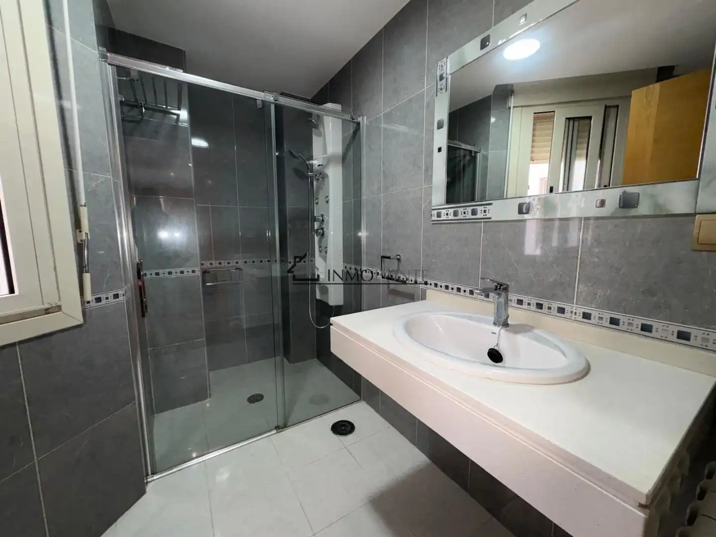 Badezimmer von Wohnung zur Miete in Pontevedra Capital  mit Heizung und Möbliert