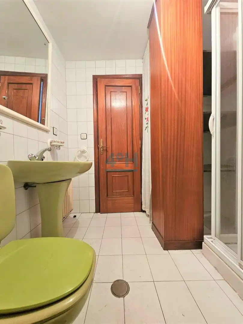 Badezimmer von Wohnung zum Verkauf in Ourense Capital  mit Heizung, Parkett und Terrasse