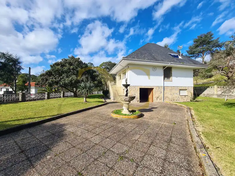 Vista exterior de Casa o xalet en venda en Villaviciosa amb Calefacció, Jardí privat i Terrassa