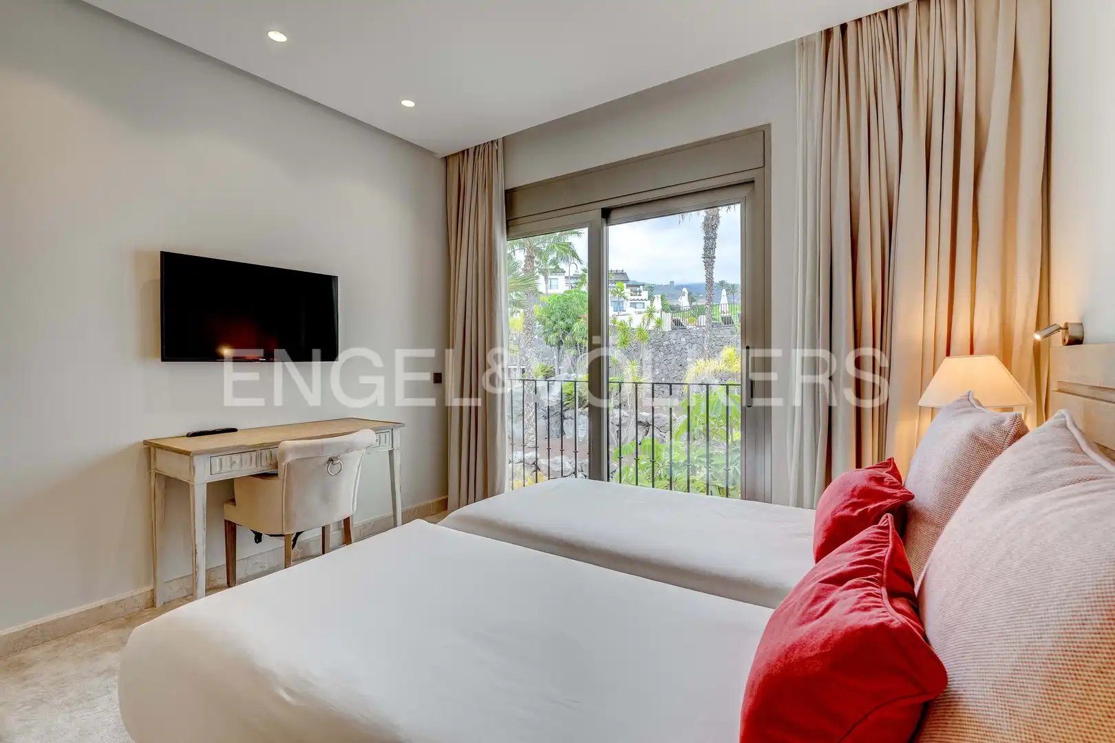 Habitación de Piso en venta en Guía de Isora con Aire acondicionado, Terraza y Piscina