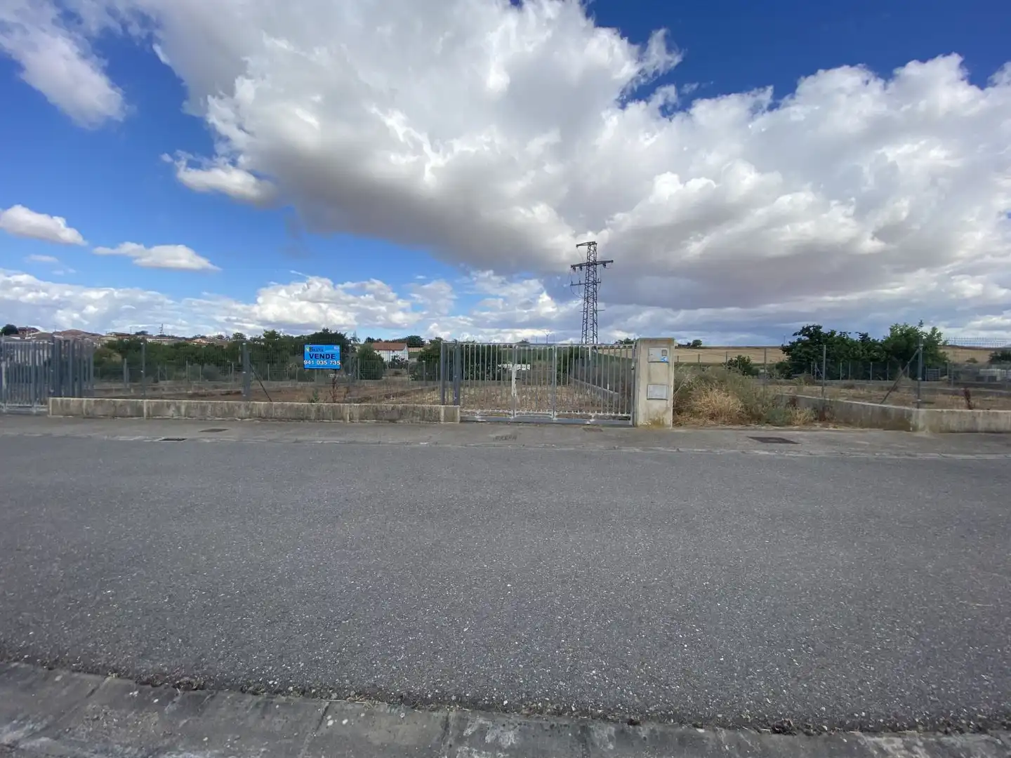 Terrenos y solares en venta en La Pradera 13