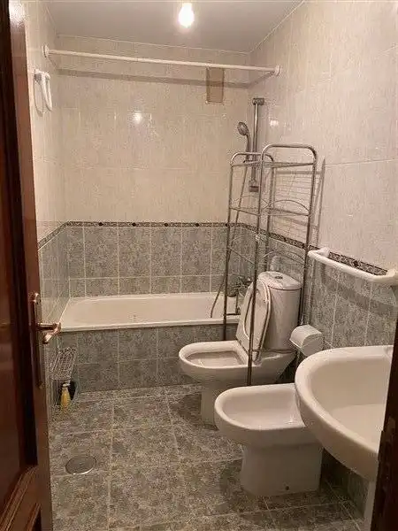 Badezimmer von Wohnung zur Miete in Ribadavia mit Heizung und Abstellraum