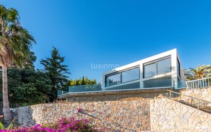 Vista exterior de Casa o xalet en venda en El Campello amb Aire condicionat, Terrassa i Piscina