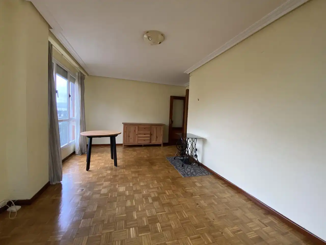 Sala de estar de Piso en venta en Oviedo  con Trastero