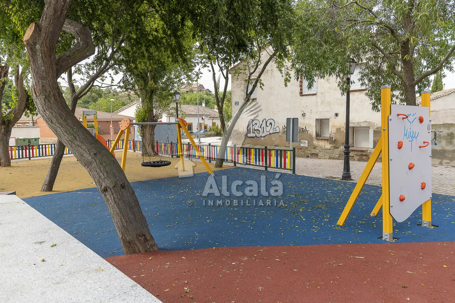 Aparcament de Casa o xalet en venda en Villanueva de la Torre amb Calefacció i Jardí privat