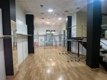 Local comercial en venta en Valdepeñas