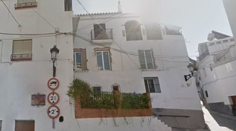 La casa de 4 alturas, de 117 m2, situada en el centro urbano. 