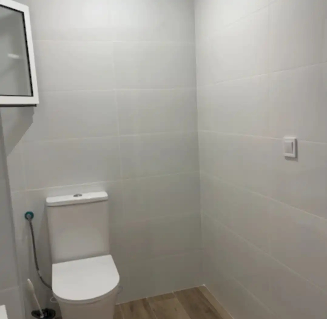 Baño de Piso en venta en Alfafar con Terraza, Horno y Lavadora