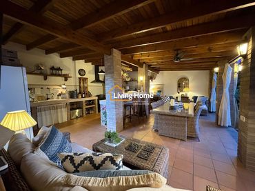 Villa mit Pool zum Verkauf in Carrer Navàs de Tolosa