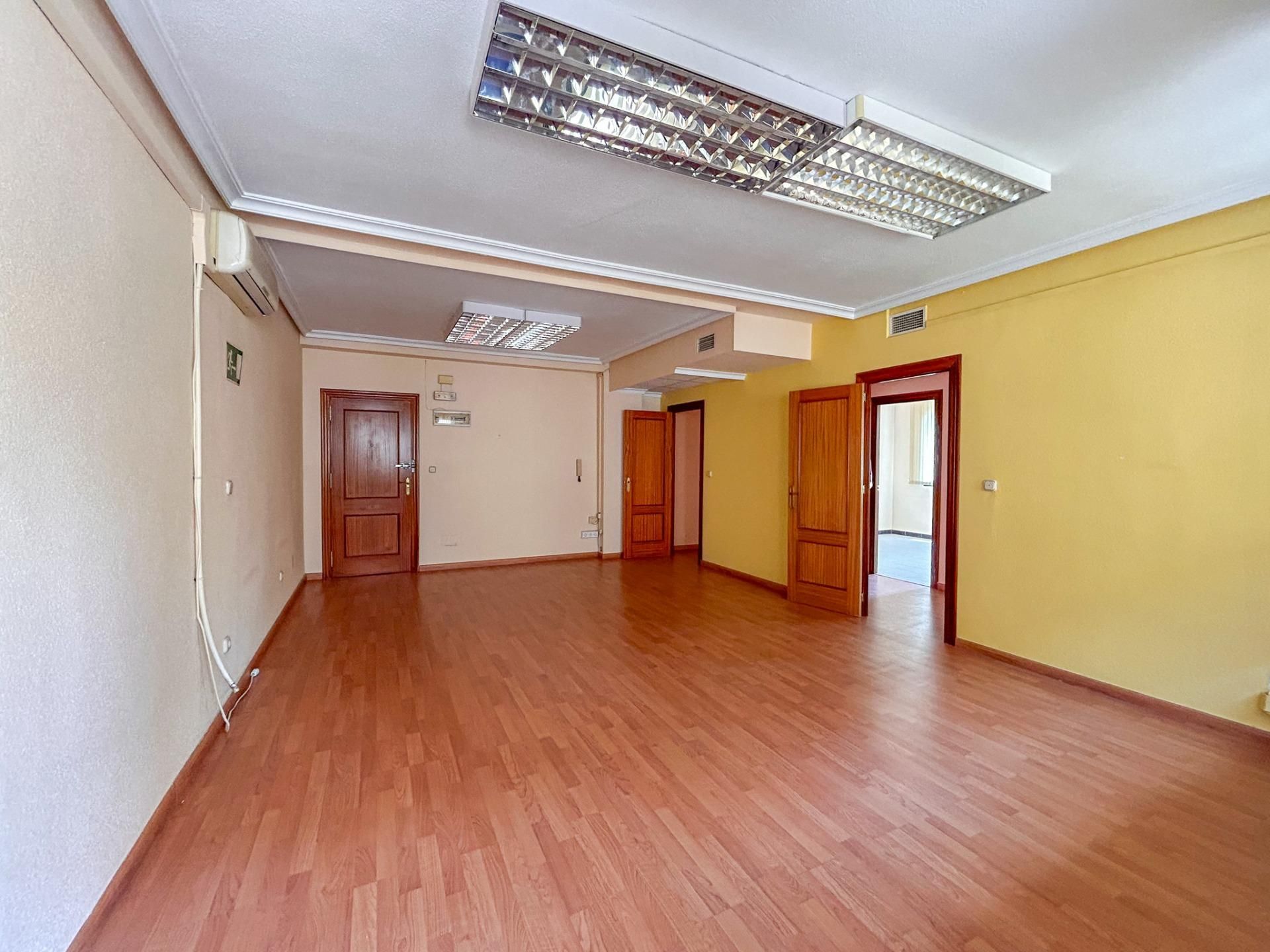 Office to rent in Molina de Segura  with Air Conditioner