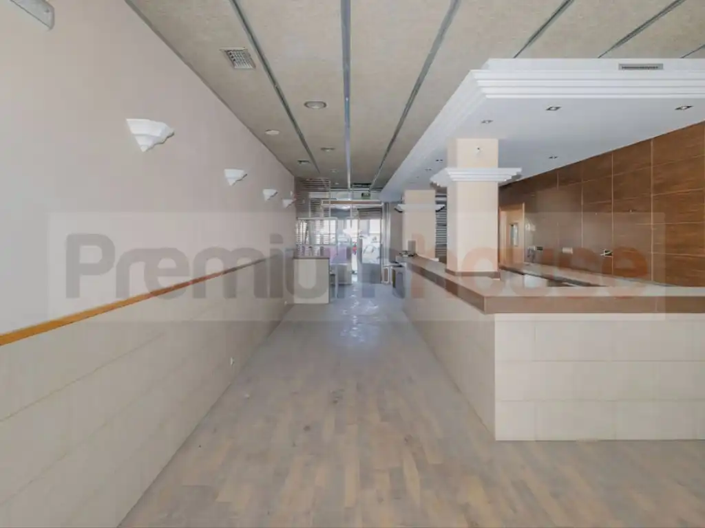 Gewerbefläche zum Verkauf in Avenida de Francesc Macià, imagen 2