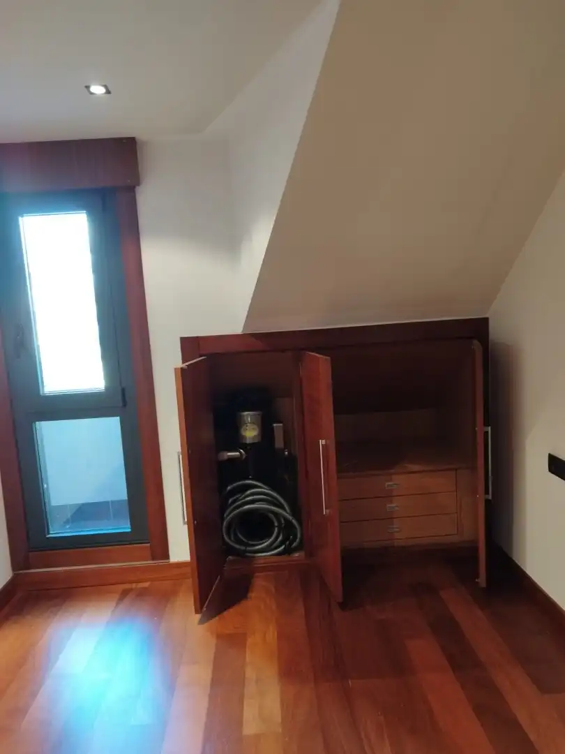 Flat for rent in Vigo   with Parquet flooring