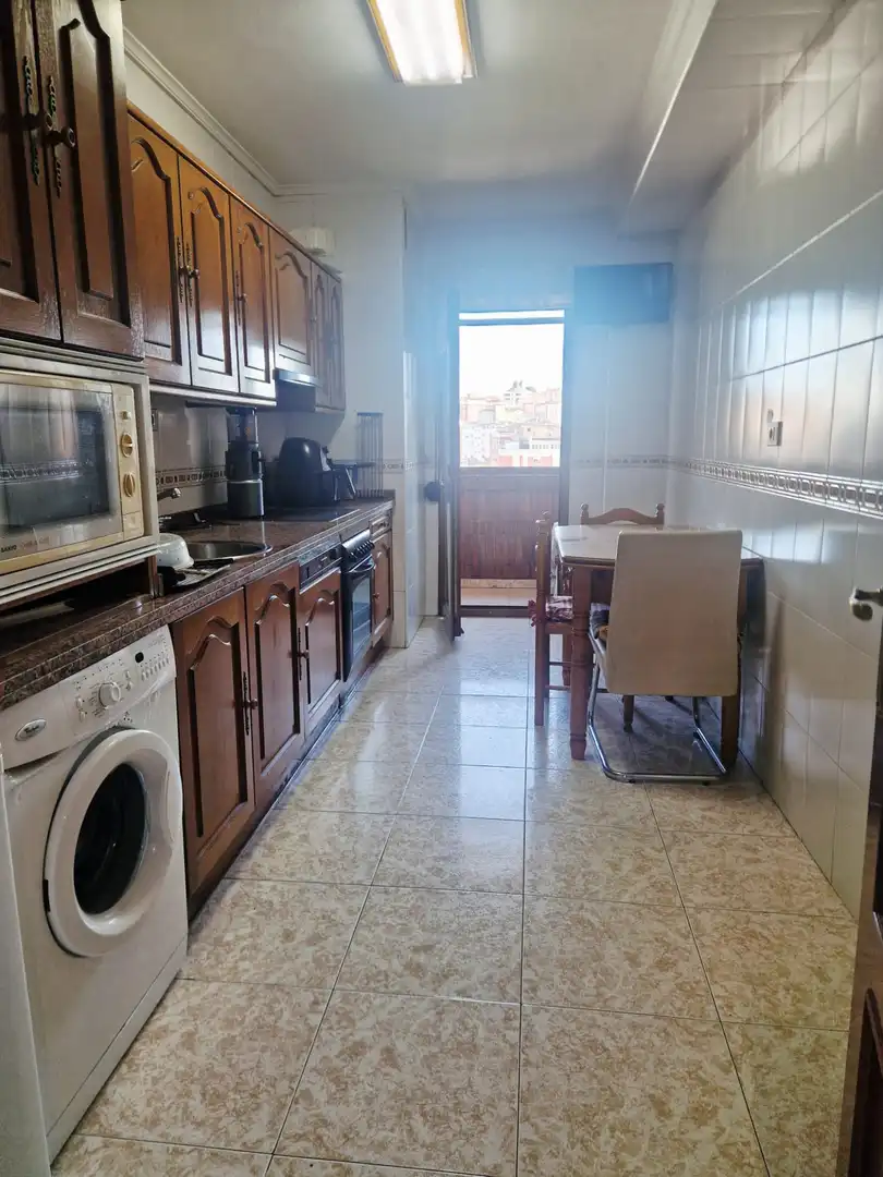 Cuina de Pis en venda en Avilés amb Calefacció, Parquet i Terrassa