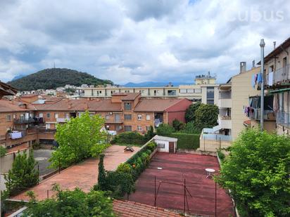 Vista exterior de Edifici en venda en Olot