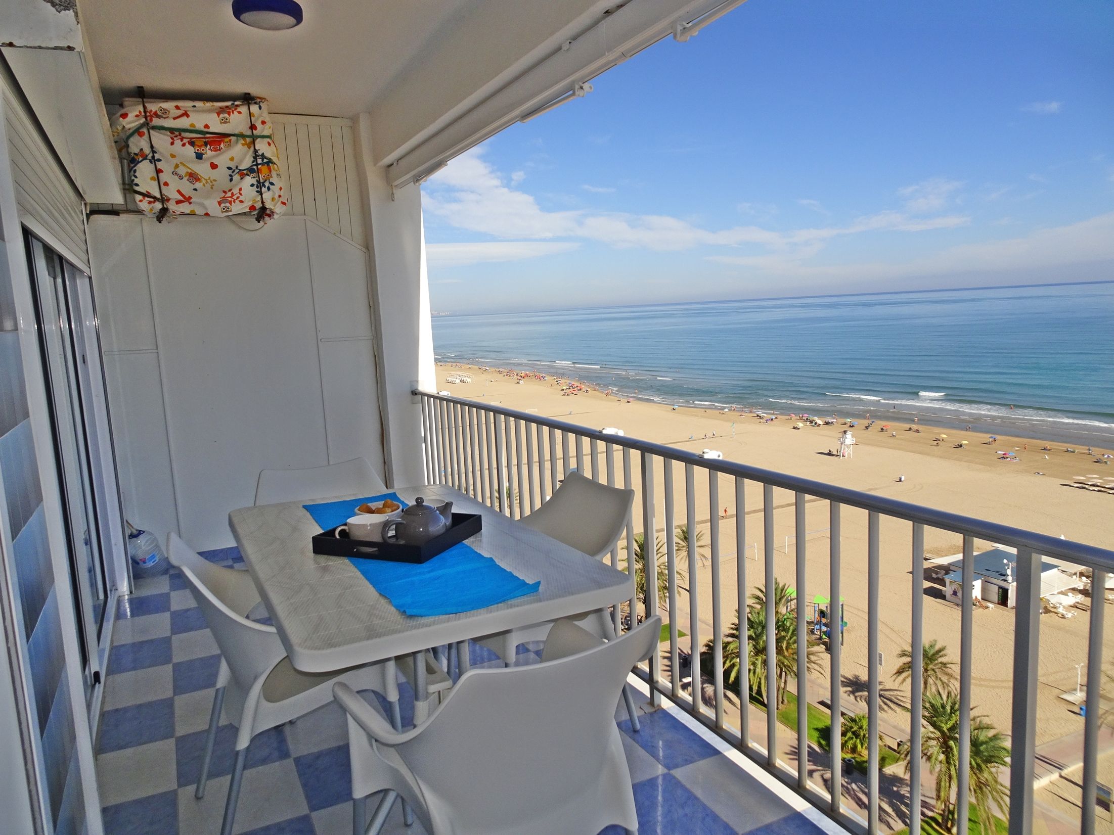 Habitación de Apartamento de alquiler en Gandia con Aire acondicionado, Terraza y Amueblado