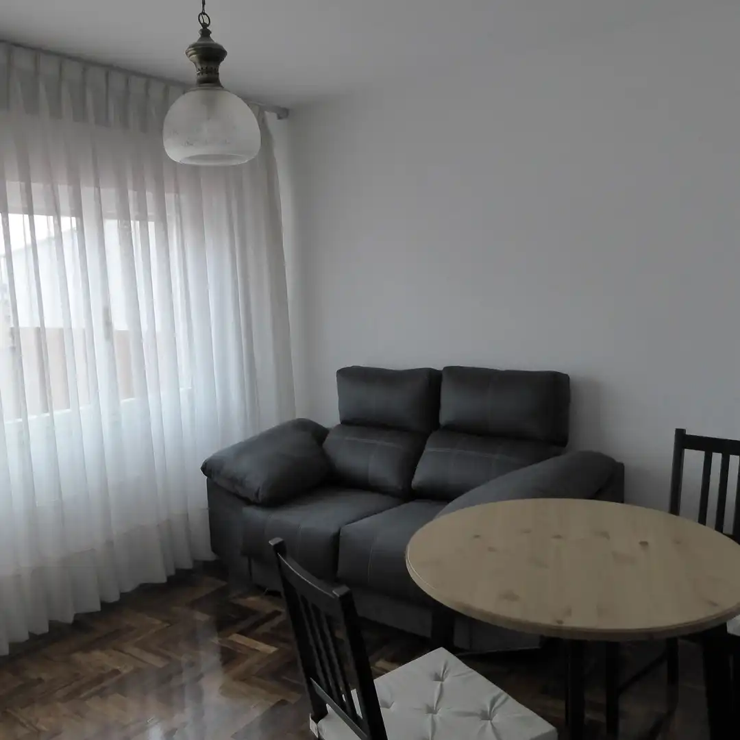 Sala de estar de Ático de alquiler en Oviedo  con Calefacción, Parquet y Terraza