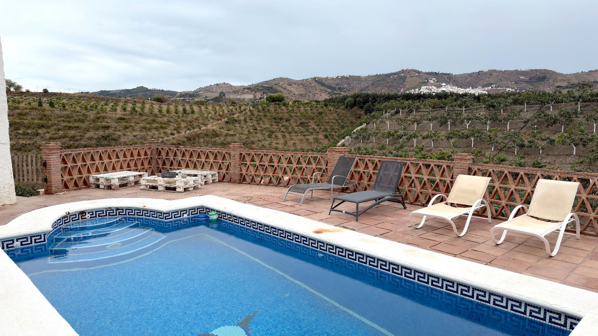 Swimming pool of Country house to rent in Benamocarra  with Air Conditioner, Swimming Pool and Furnished