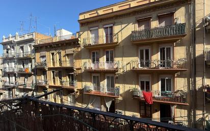 Exterior view of Flat for sale in  Barcelona Capital  with Air Conditioner, Heating and Furnished