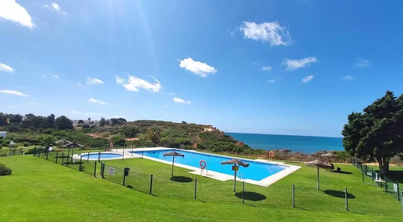 Piscina de Casa adosada en venda en Conil de la Frontera