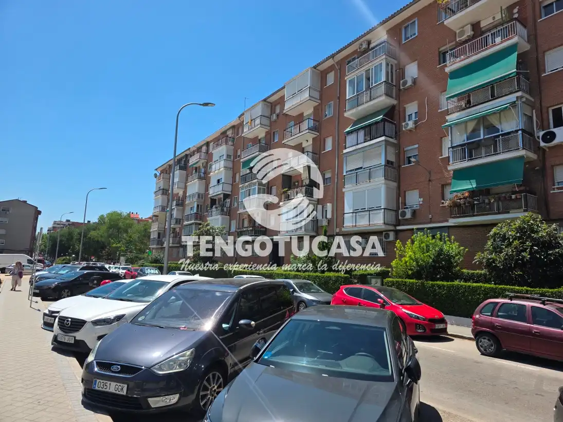 Vista exterior de Piso en venta en Madrid con Calefacción, Parquet y Terraza