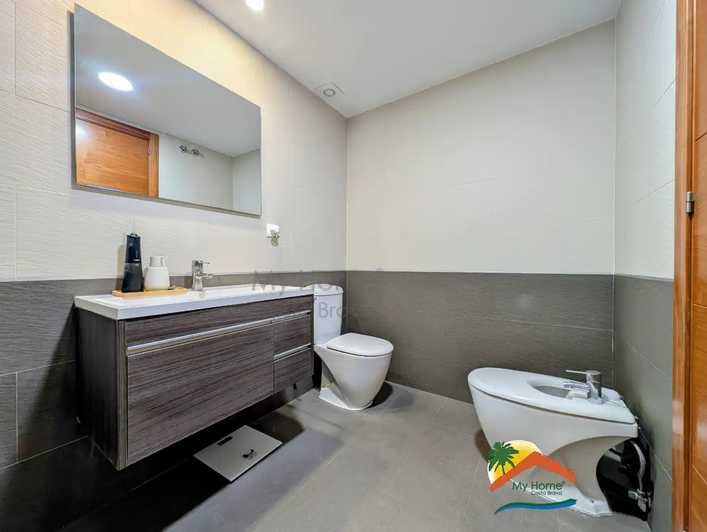 Badezimmer von Wohnung zum Verkauf in Lloret de Mar mit Klimaanlage, Heizung und Möbliert