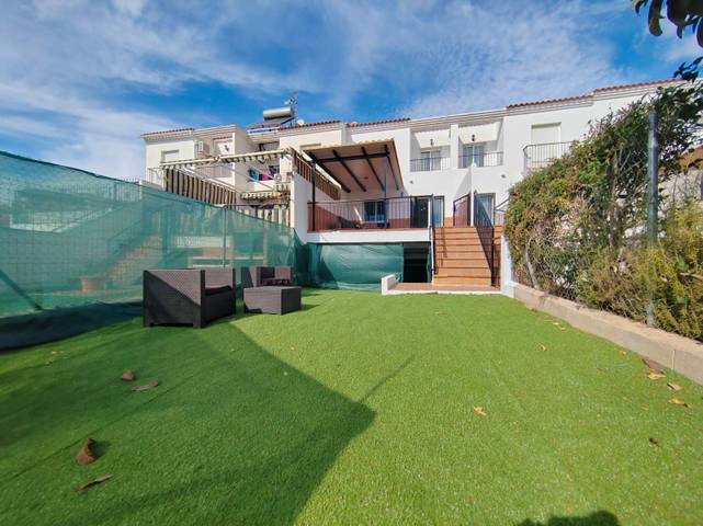 Casa adosada en Alquiler en N/A en Alcaucín