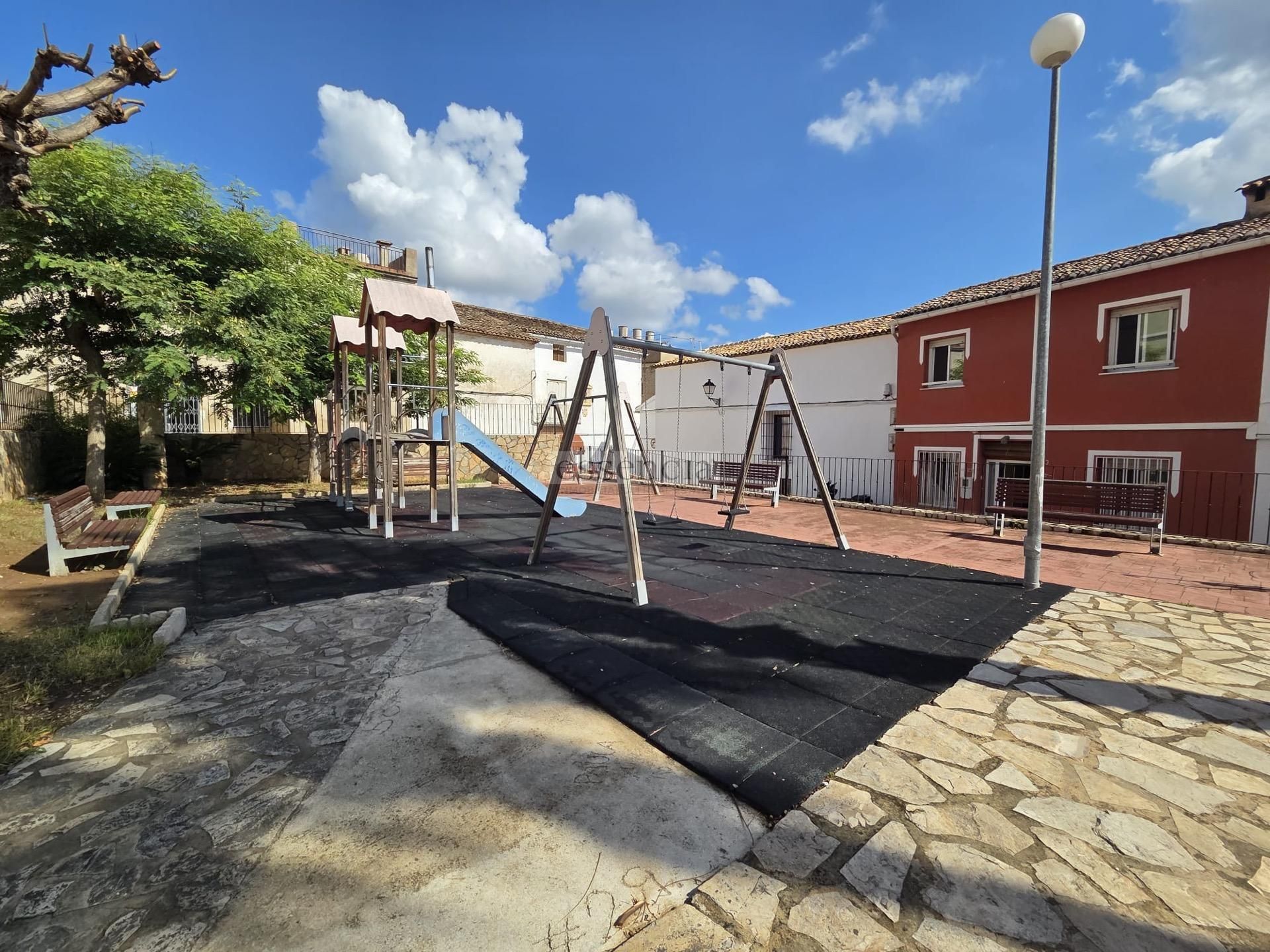 Exterior view of House or chalet for sale in Ador  with Air Conditioner, Terrace and Storage room