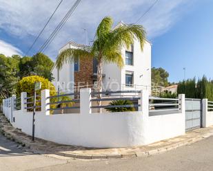 Vista exterior de Casa o xalet en venda en Vilamarxant amb Aire condicionat, Calefacció i Jardí privat