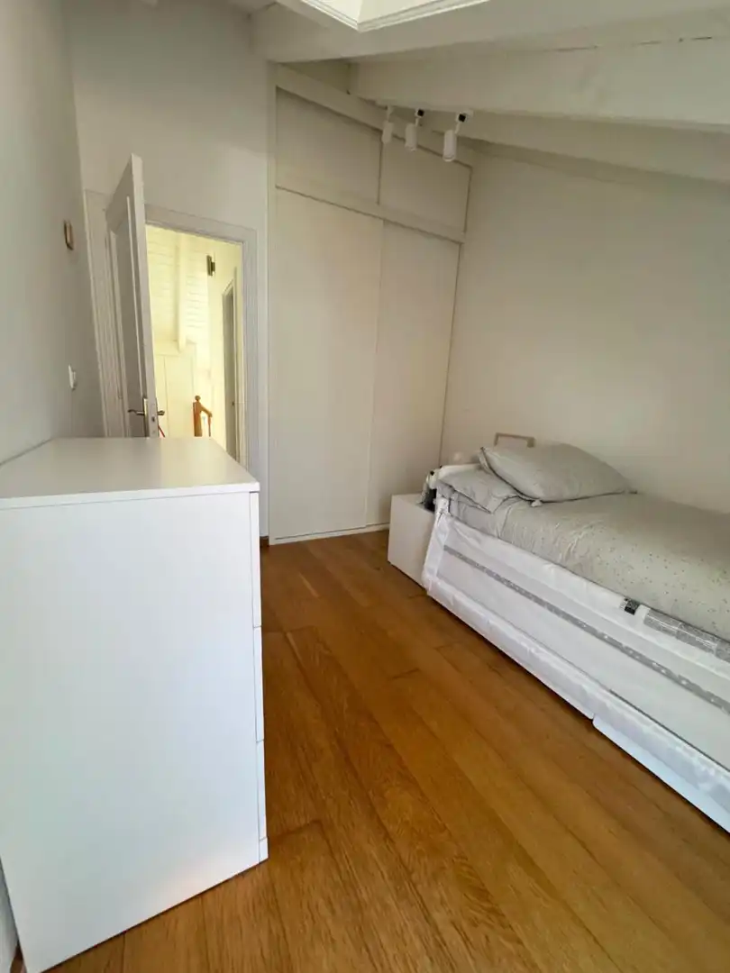 Habitación de Casa adosada en venta en Torrelavega  con Calefacción, Terraza y Balcón