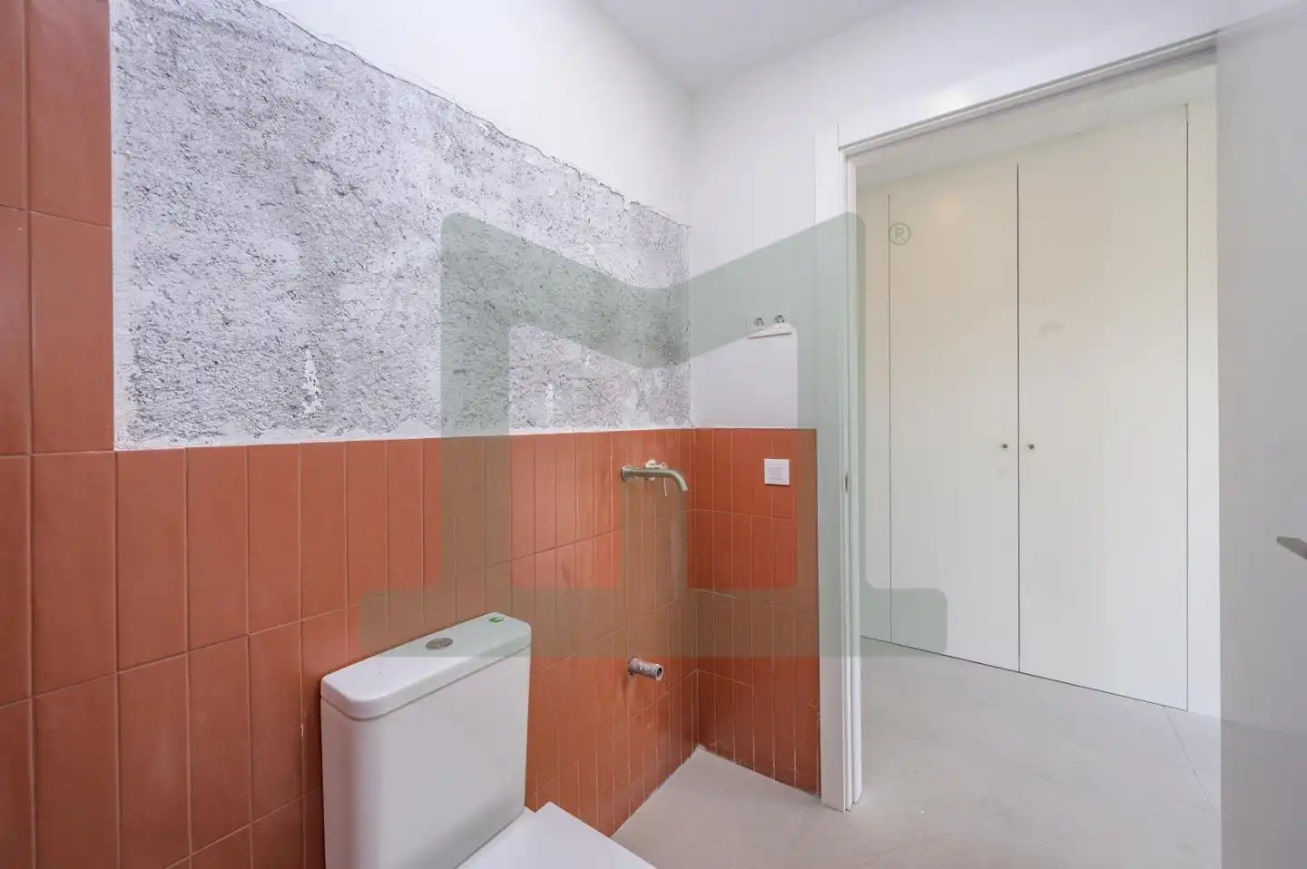 Baño de Casa adosada en venta en Griñón con Calefacción, Jardín privado y Piscina