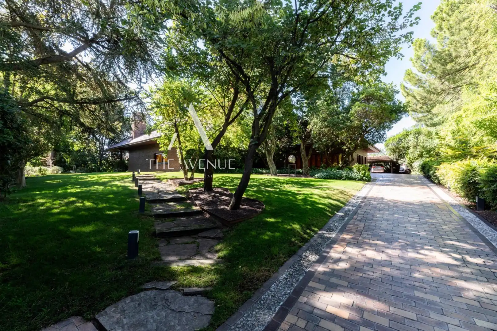 Vista exterior de Casa o xalet en venda en Boadilla del Monte amb Calefacció, Jardí privat i Terrassa
