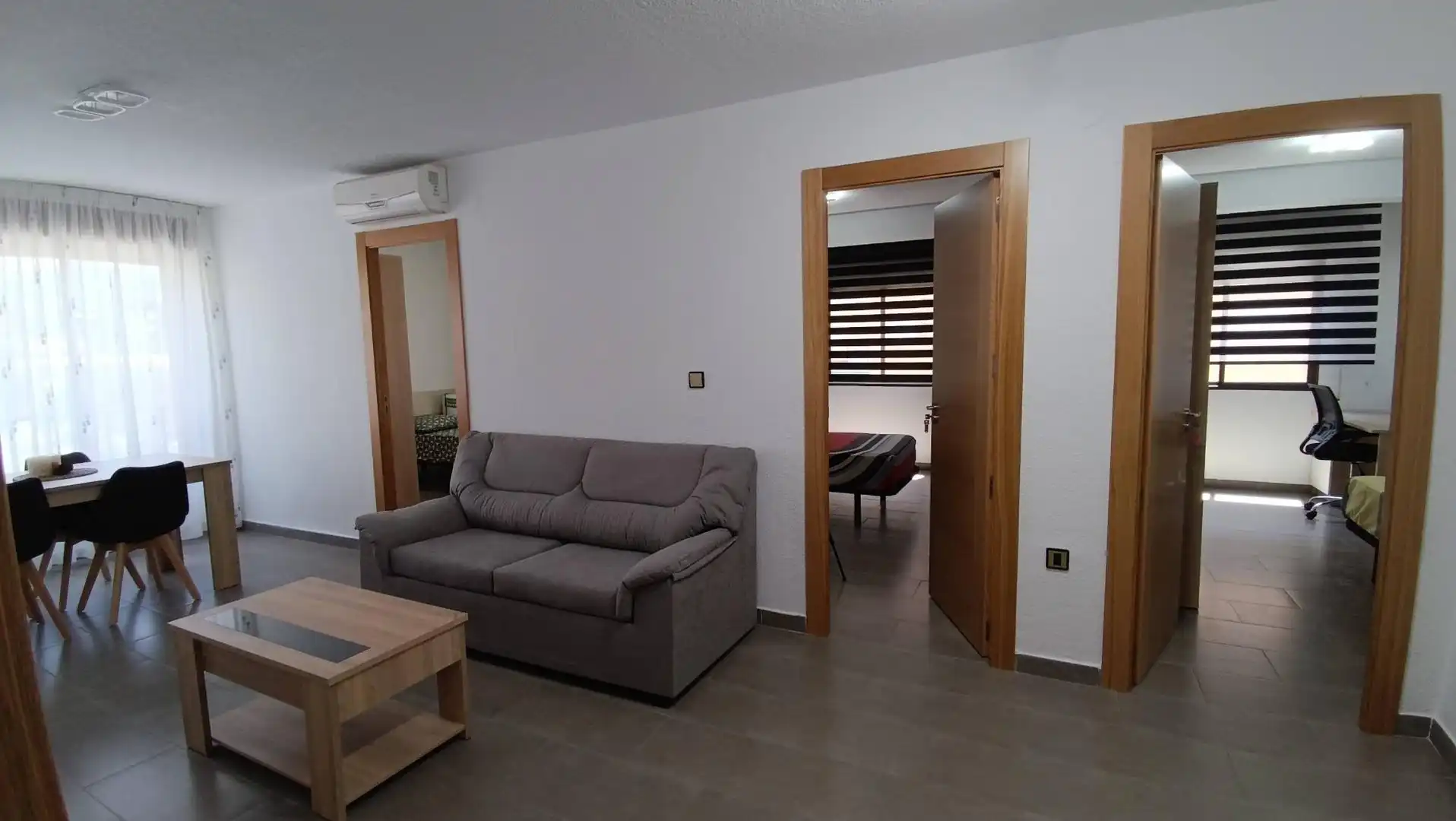Sala de estar de Piso para compartir en Granada con Aire acondicionado, Terraza y Amueblado