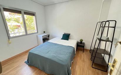 Bedroom of Flat to share in  Zaragoza Capital  with Heating, Furnished and Oven