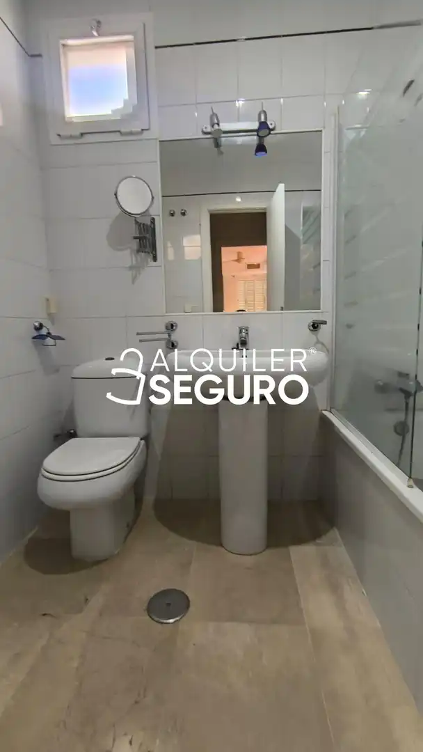 Baño de Casa o chalet de alquiler en Almensilla con Trastero, Piscina y Amueblado