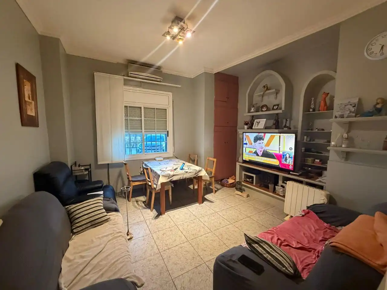 Sala d'estar de Planta baixa en venda en Cornellà de Llobregat amb Aire condicionat