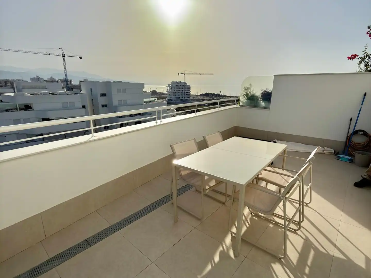 Dachboden zur Miete in Calle Calle Mar Cantábrico, Poniente - Faro