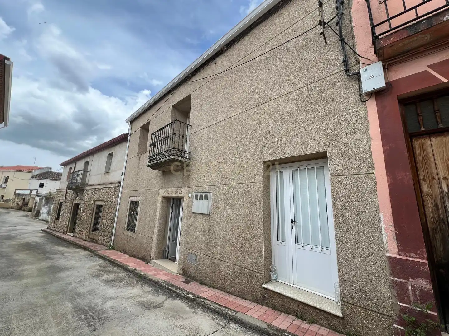 Exterior view of Houses for sale in Madroñera