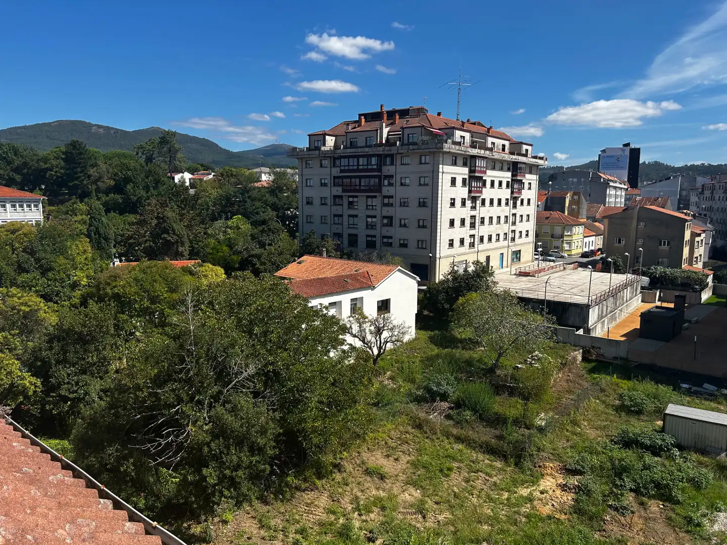 Vista exterior de Àtic en venda en Vilagarcía de Arousa amb Calefacció, Parquet i Terrassa