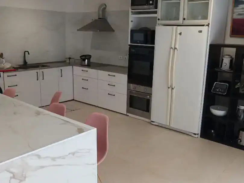 Cuina de Casa o xalet en venda en Vigo  amb Balcó